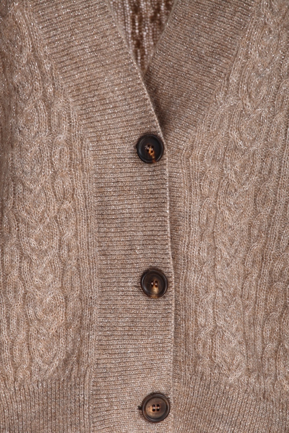 shop BRUNELLO CUCINELLI Saldi Cardigan: Brunello Cucinelli cardigan in mohair Sparkling a treccia.
Scollo ampio.
Maniche lunghe.
Apertura con bottoni.
Decorazioni in monile Nickel-free.
Polsini e fondo in maglia a coste.
Vestibilità regolare.
Composizione: 42% Mohair 38% Poliammide 12% Lana 8% Fibra Metallica.
Fabbricato in Italia.. MBG747316-C1540 number 6930016